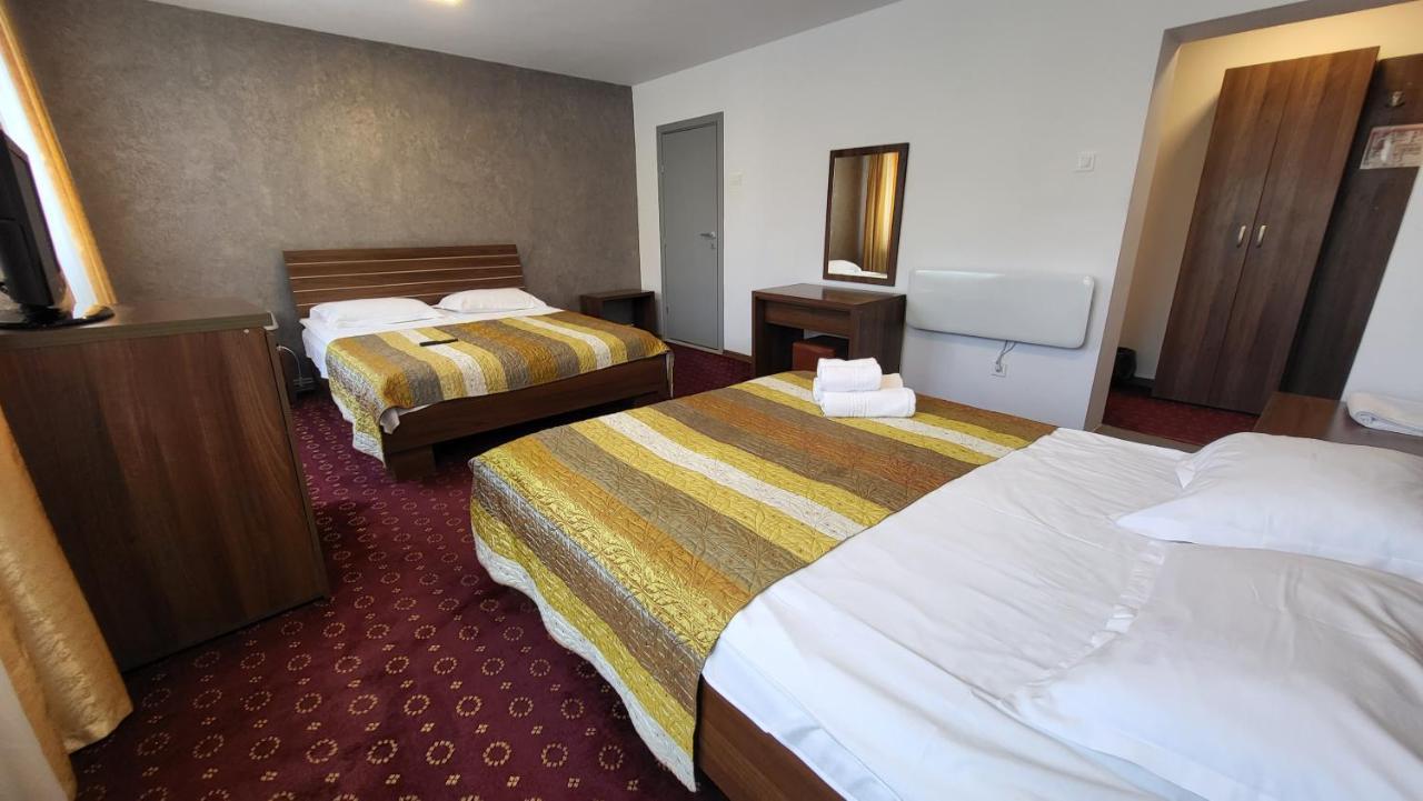Boutique Global Aparthotel Брашов Екстериор снимка