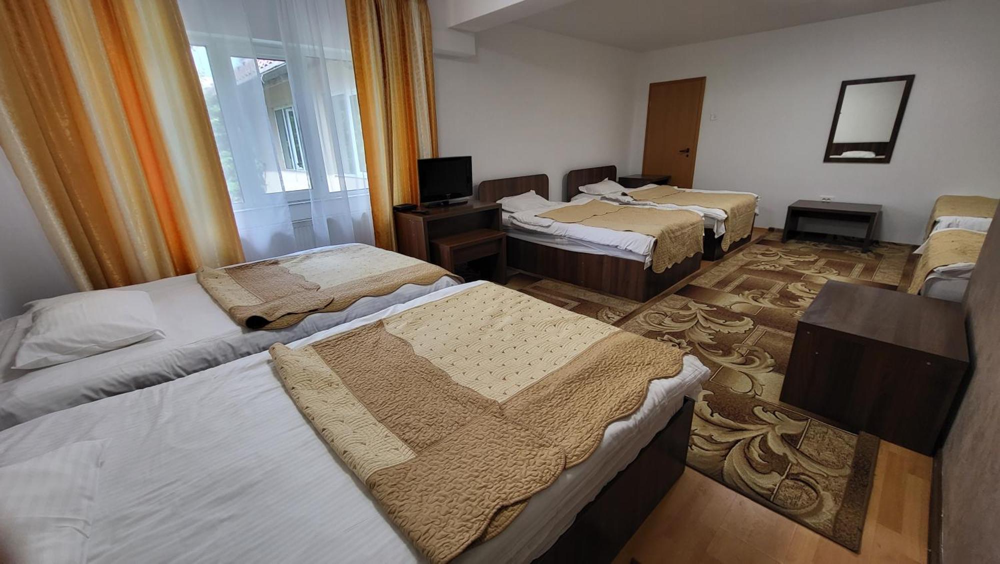 Boutique Global Aparthotel Брашов Екстериор снимка