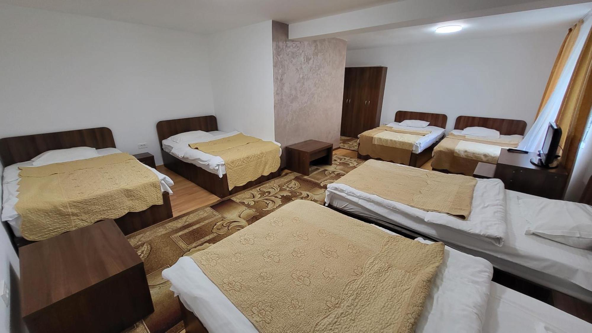 Boutique Global Aparthotel Брашов Екстериор снимка