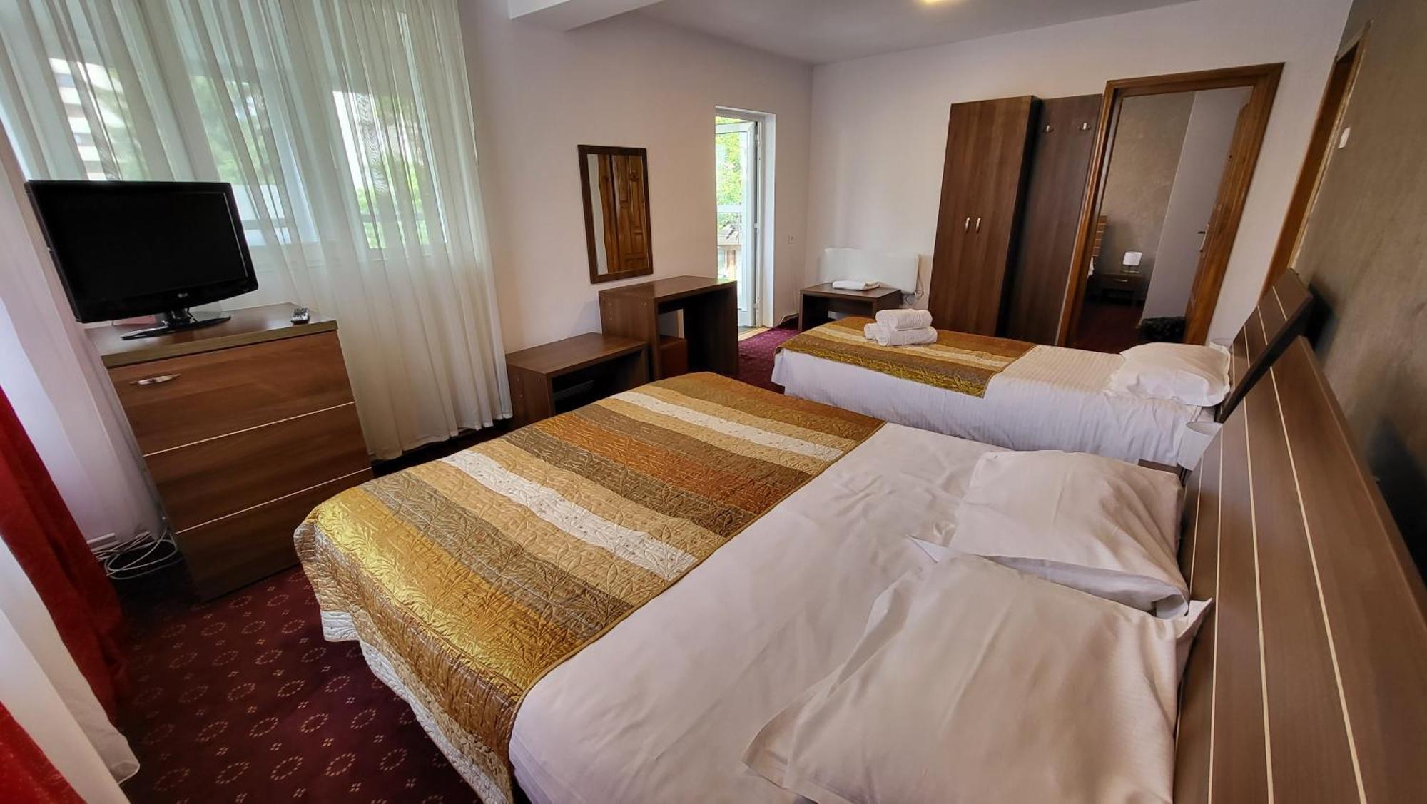 Boutique Global Aparthotel Брашов Екстериор снимка